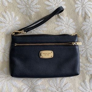 MICHAEL KORS LEATHER WRISTLET